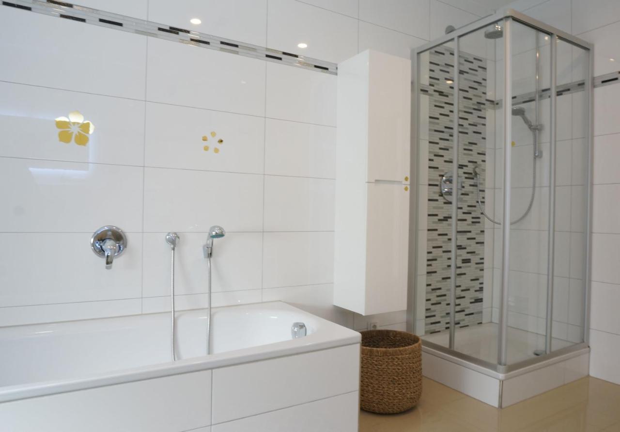 Mein Apartment Flowers Mit Kamin, Bis 10 Personen Frankenthal  Exterior photo